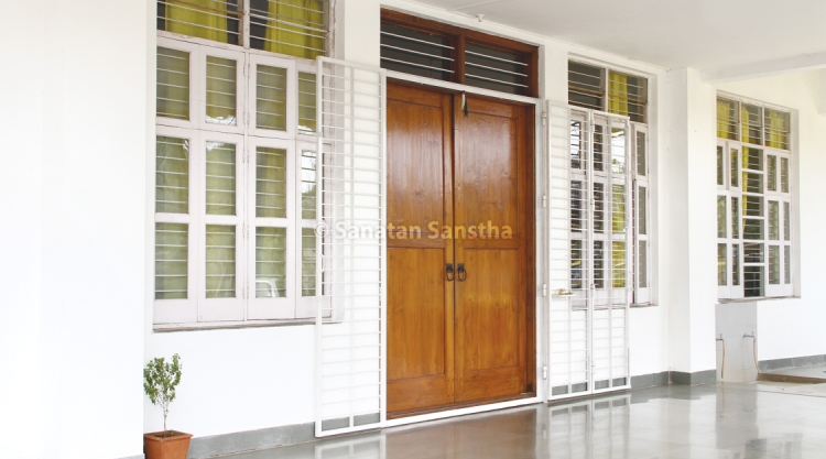 Highly reflective Ashram porch  : The front porch of the main entrance to the Sanatan Ashram is made of kota (limestone) tiles. Even though a minimum amount of finishing has been applied to the tiles, the surface has become highly reflective over the years.