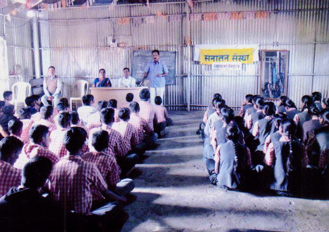 भावी पीढी को सुदृढ एवं सशक्त करने हेतु विद्यार्थियों को व्यायाम का महत्त्व समझाना