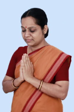 पू. अनुताईची प्रार्थना करतांनाची एक भावपूर्ण मुद्रा पू. अनुताईची प्रार्थना करतांनाची एक भावपूर्ण मुद्रा