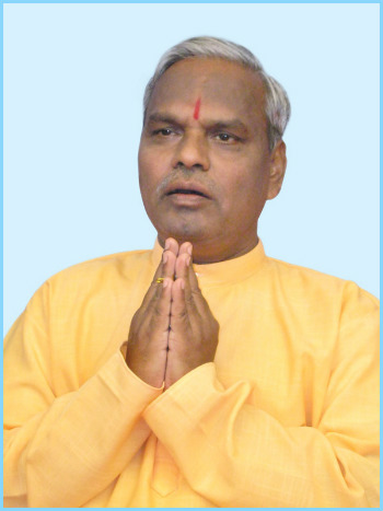 पू. नकातेकाका भावपूर्ण प्रार्थना करताना पू. नकातेकाका भावपूर्ण प्रार्थना करताना